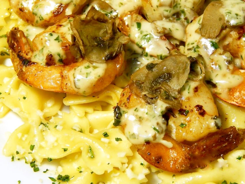 Farfalle Pasta with Shrimps and Mushrooms 