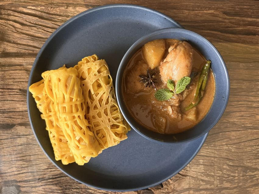Malaysian Chicken curry with roti Jala