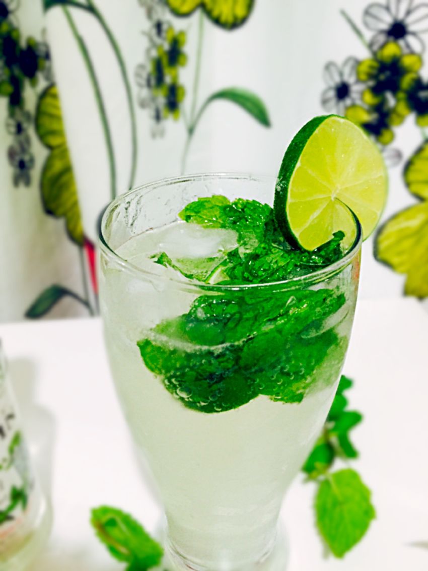 Lime and mint mojito