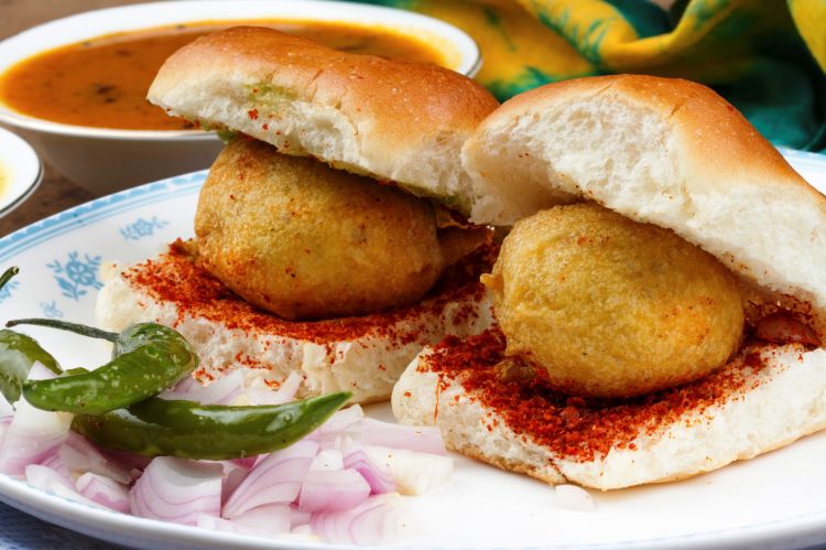 5 Mumbai Street Foods You Cannot Miss! 