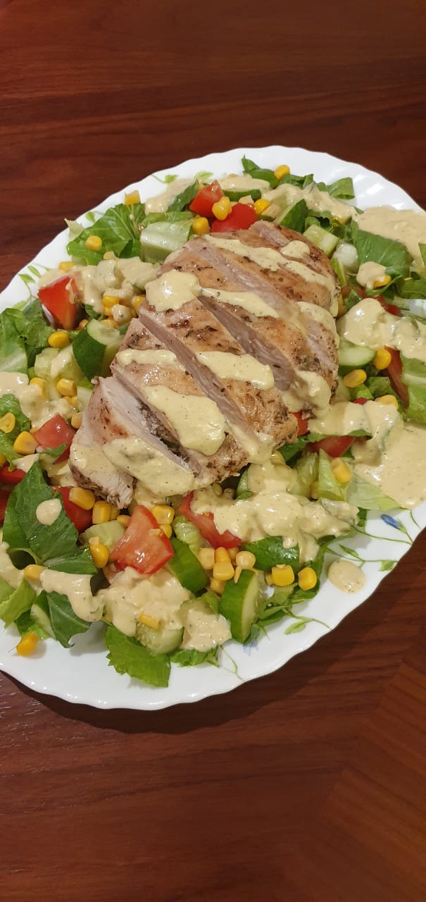  Grilled herbed chicken salad