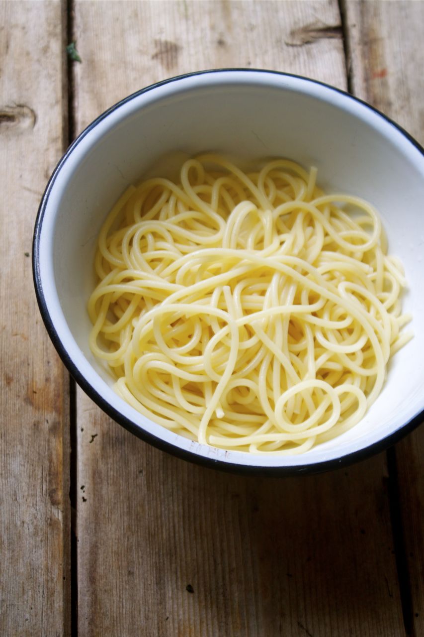 Garlic Spaghetti Bowl with Kale Powder