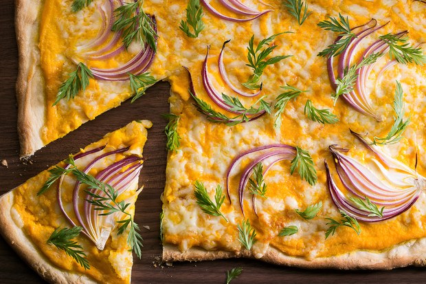 CARROT PIZZA WITH FONTINA AND RED ONION ANNA STOCKWELL EPICURIOUS APRIL 2015