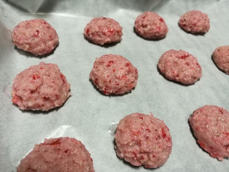 Choco-Strawberry Macaroons